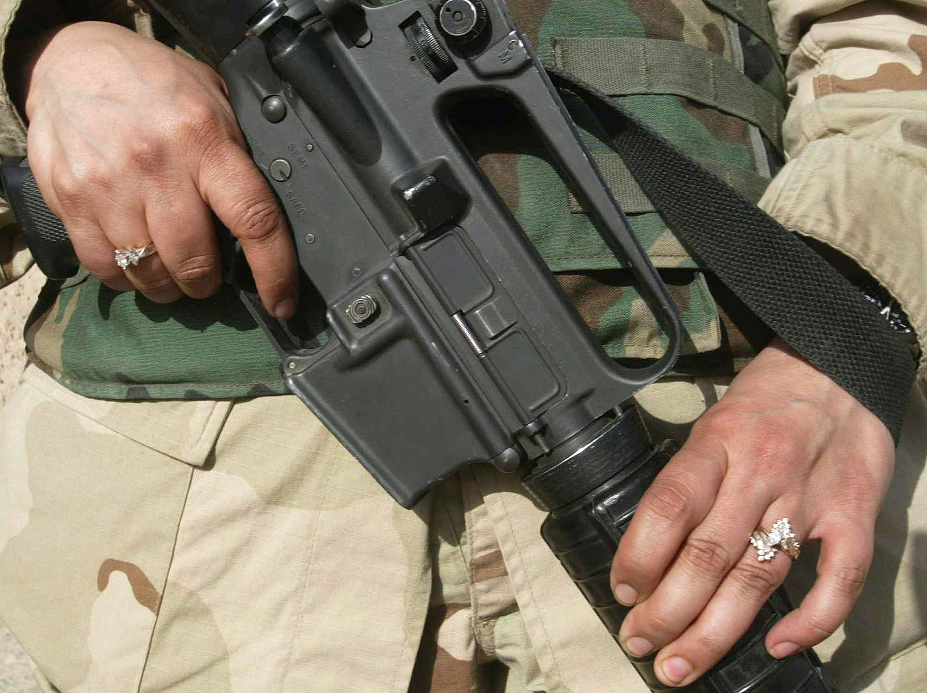 23-Army-Rings-Gun